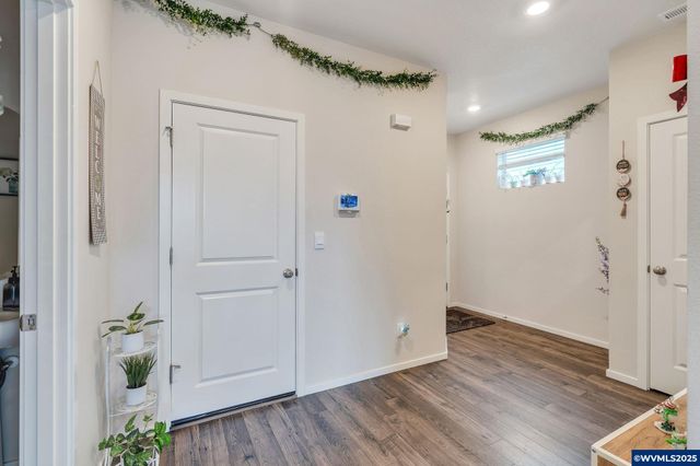 427 Lost Lake St NE, Salem, OR 97301