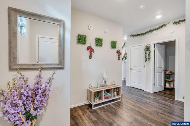 427 Lost Lake St NE, Salem, OR 97301