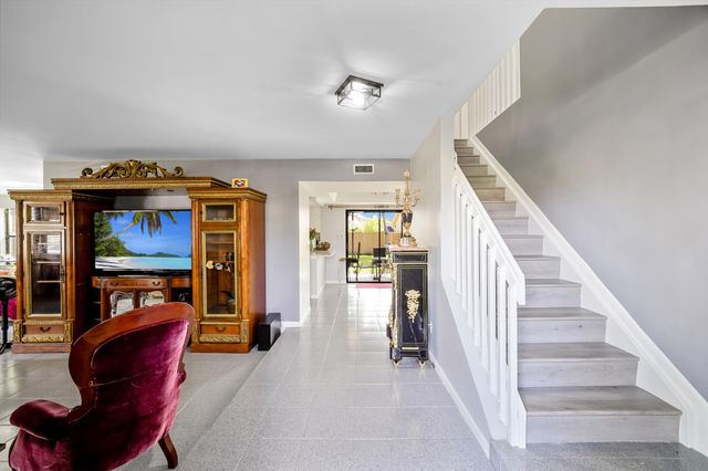 6840 W Wedgewood Avenue, Davie, FL 33331