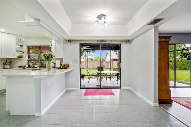 6840 W Wedgewood Avenue, Davie, FL 33331