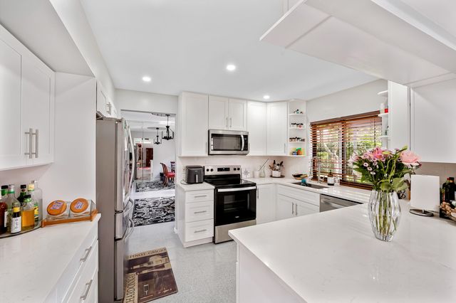 6840 W Wedgewood Avenue, Davie, FL 33331