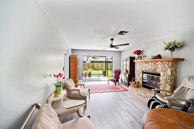 6840 W Wedgewood Avenue, Davie, FL 33331