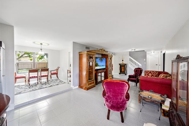 6840 W Wedgewood Avenue, Davie, FL 33331