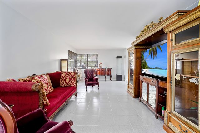 6840 W Wedgewood Avenue, Davie, FL 33331