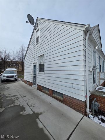 1566 E 195th Street, Euclid, OH 44117