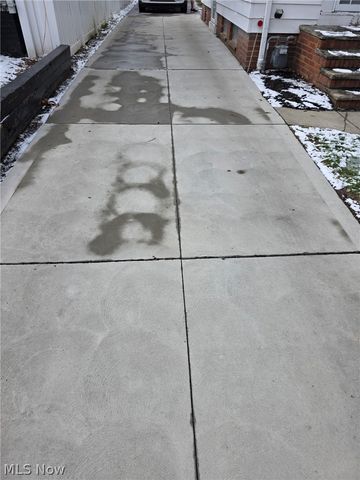 1566 E 195th Street, Euclid, OH 44117