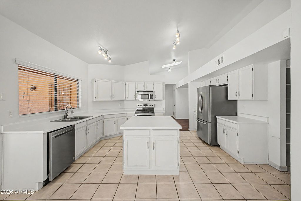 3322 E DRY CREEK Road, Phoenix, AZ 85044 — photo 2