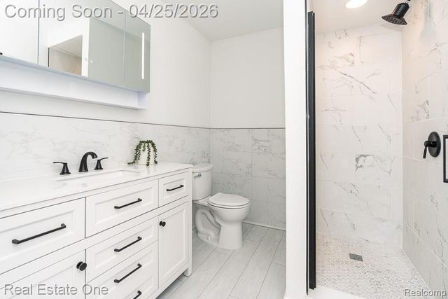 3210 Lake George Road, Oakland Charter Township, MI 48363