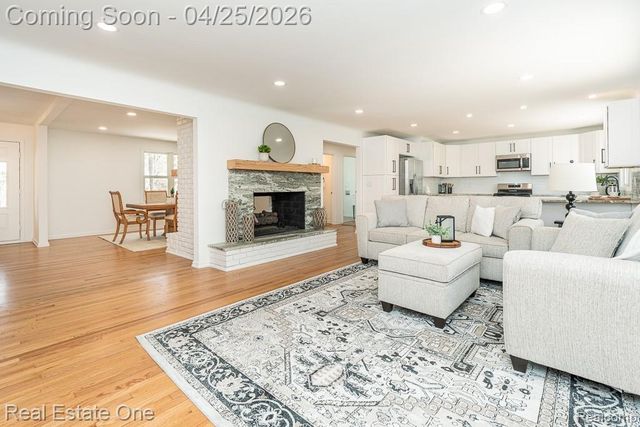 3210 Lake George Road, Oakland Charter Township, MI 48363