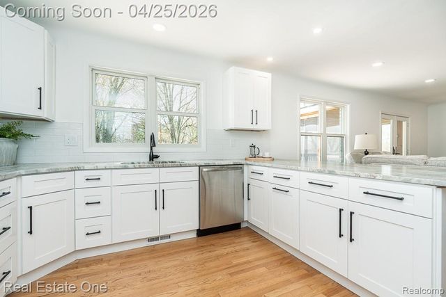 3210 Lake George Road, Oakland Charter Township, MI 48363