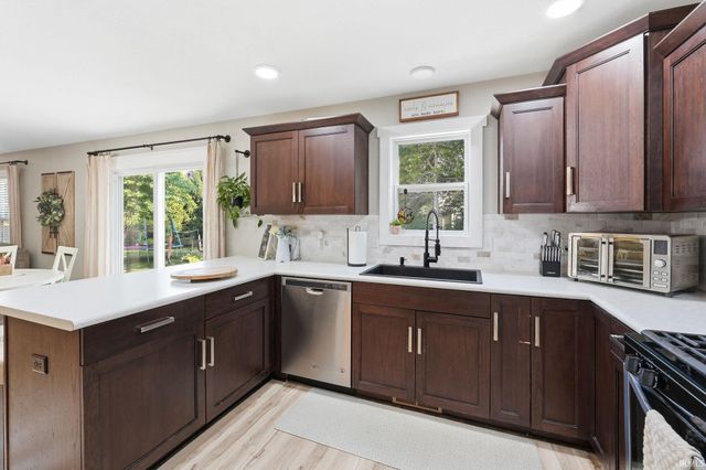 13015 Jade Cove, Fort Wayne, IN 46845