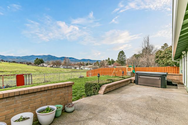 2854 Yvonne Road, Medford, OR 97504