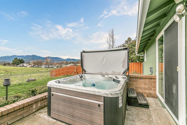 2854 Yvonne Road, Medford, OR 97504