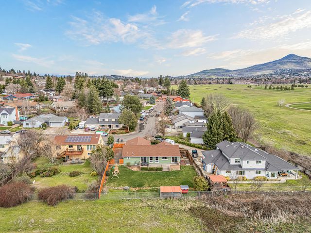 2854 Yvonne Road, Medford, OR 97504