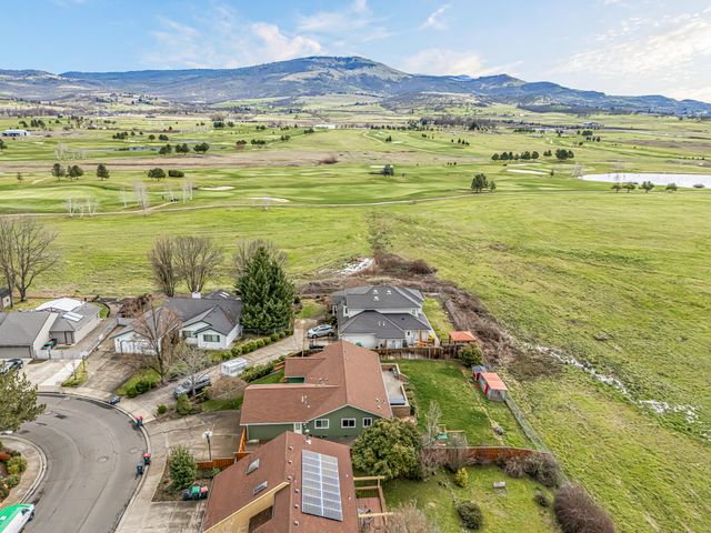 2854 Yvonne Road, Medford, OR 97504