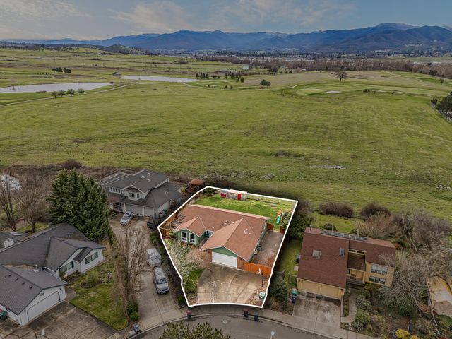 2854 Yvonne Road, Medford, OR 97504