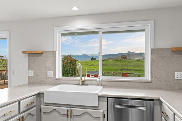 2854 Yvonne Road, Medford, OR 97504