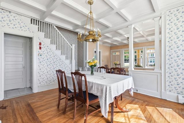 17 Munroe Street, Lynnfield, MA 01940