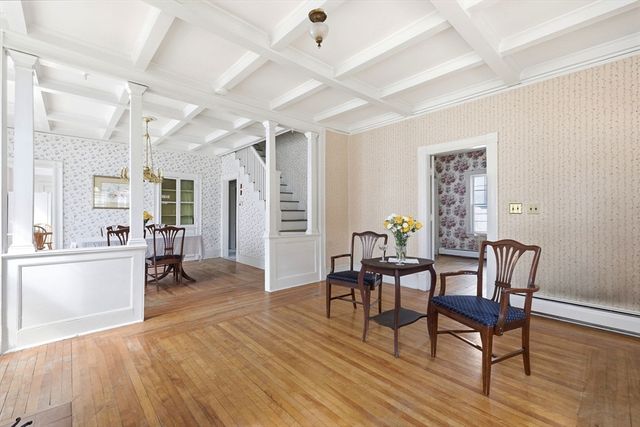 17 Munroe Street, Lynnfield, MA 01940
