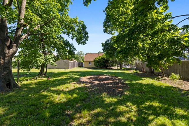 17 Munroe Street, Lynnfield, MA 01940