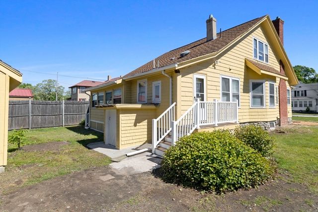 17 Munroe Street, Lynnfield, MA 01940