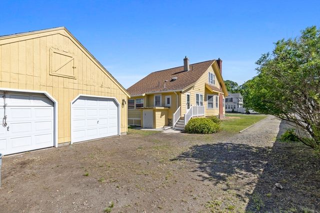17 Munroe Street, Lynnfield, MA 01940