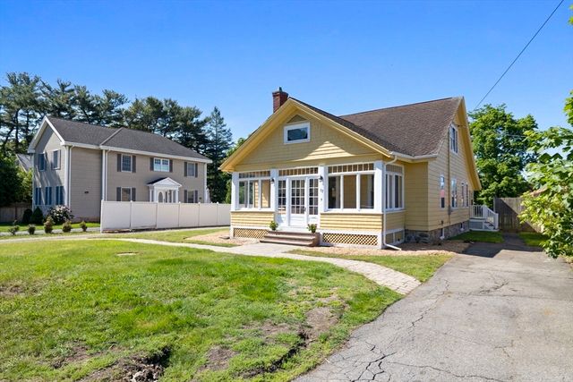 17 Munroe Street, Lynnfield, MA 01940