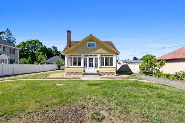 17 Munroe Street, Lynnfield, MA 01940