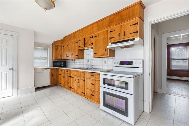 17 Munroe Street, Lynnfield, MA 01940