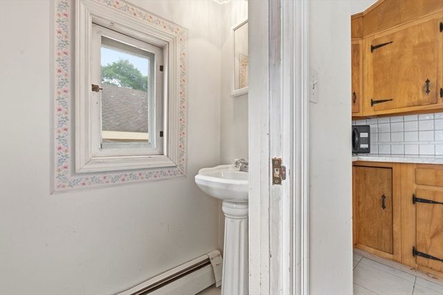 17 Munroe Street, Lynnfield, MA 01940
