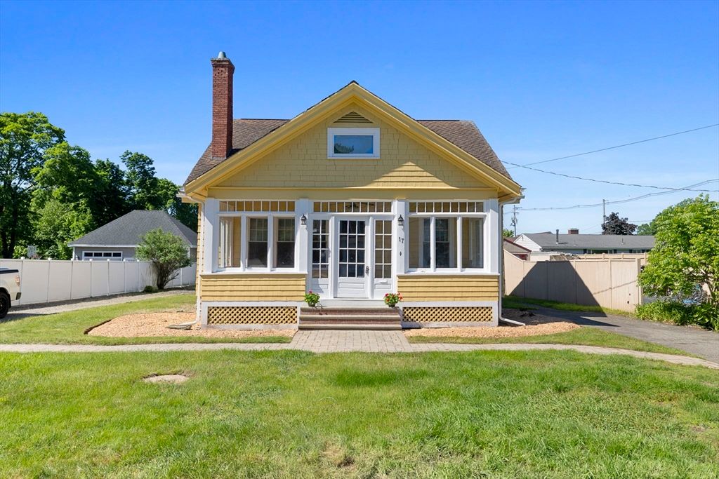 17 Munroe Street, Lynnfield, MA 01940
