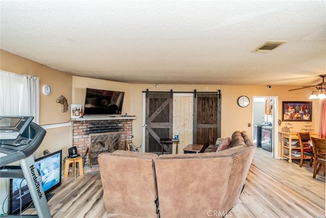 4637 Luna Road, Phelan, CA 92371