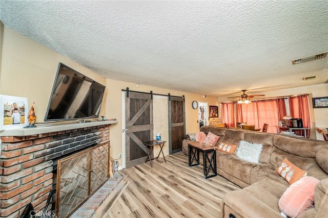 4637 Luna Road, Phelan, CA 92371