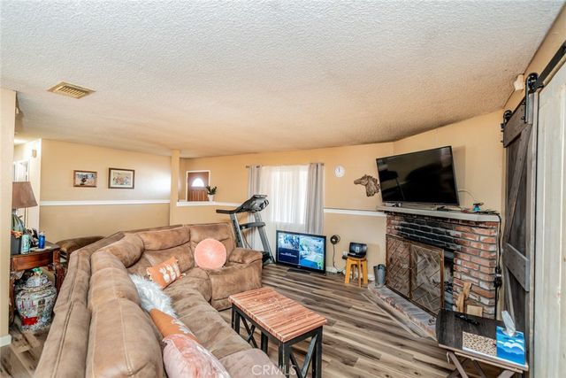 4637 Luna Road, Phelan, CA 92371