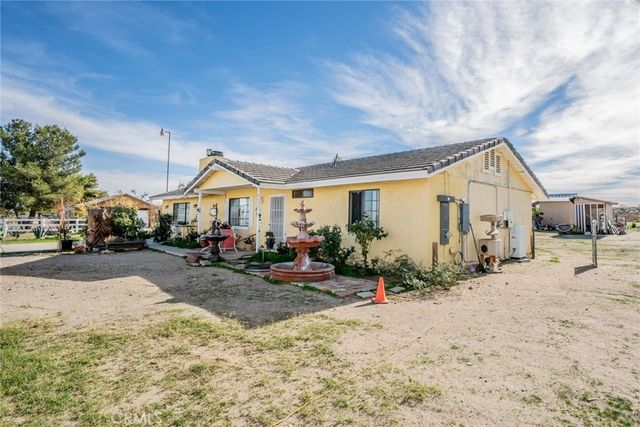 4637 Luna Road, Phelan, CA 92371