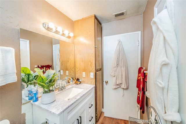 4637 Luna Road, Phelan, CA 92371