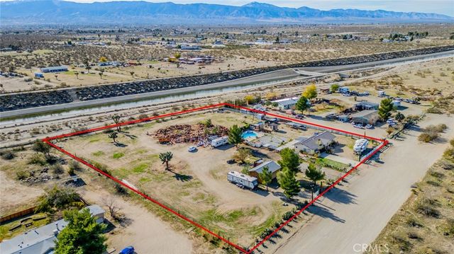 4637 Luna Road, Phelan, CA 92371