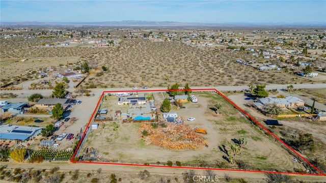 4637 Luna Road, Phelan, CA 92371