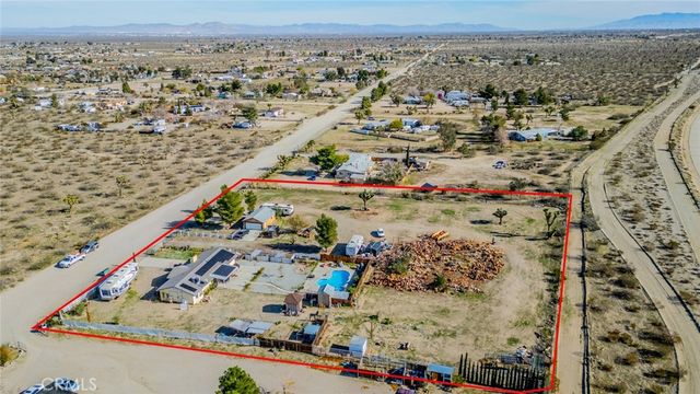 4637 Luna Road, Phelan, CA 92371