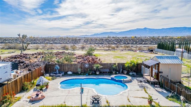 4637 Luna Road, Phelan, CA 92371