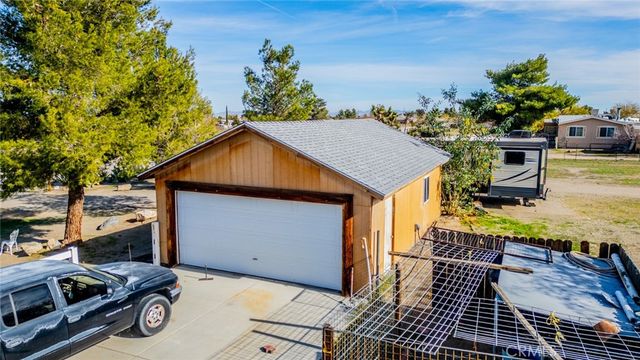 4637 Luna Road, Phelan, CA 92371