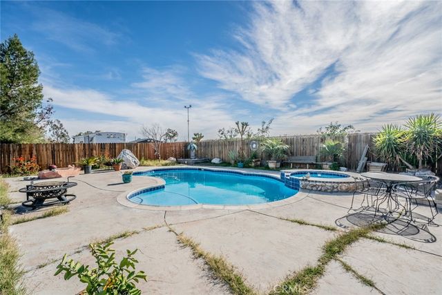 4637 Luna Road, Phelan, CA 92371