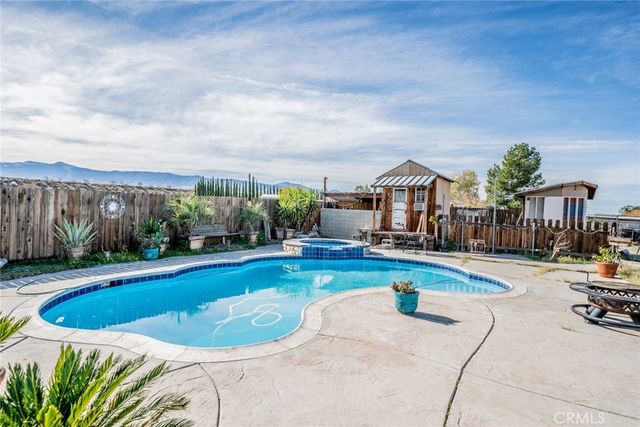 4637 Luna Road, Phelan, CA 92371