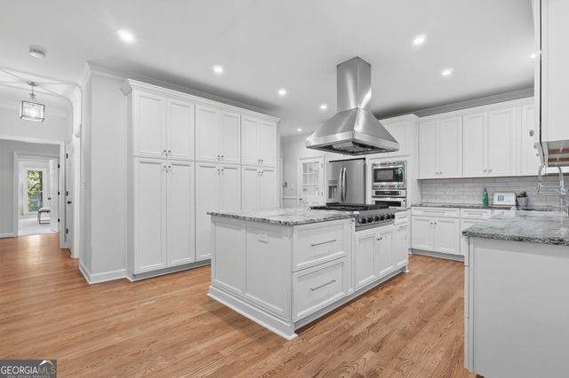 2040 Shallowford Park Manor, Roswell, GA 30075