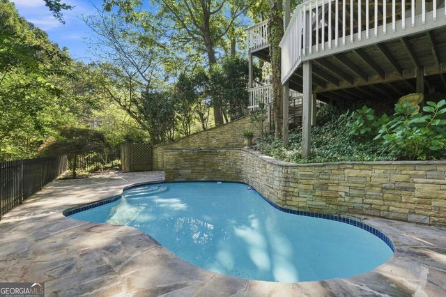 2040 Shallowford Park Manor, Roswell, GA 30075