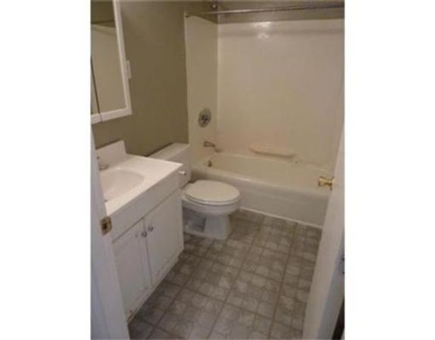 14 Collins St 6, Peabody, MA 01960