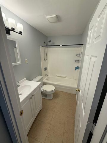 14 Collins St 6, Peabody, MA 01960