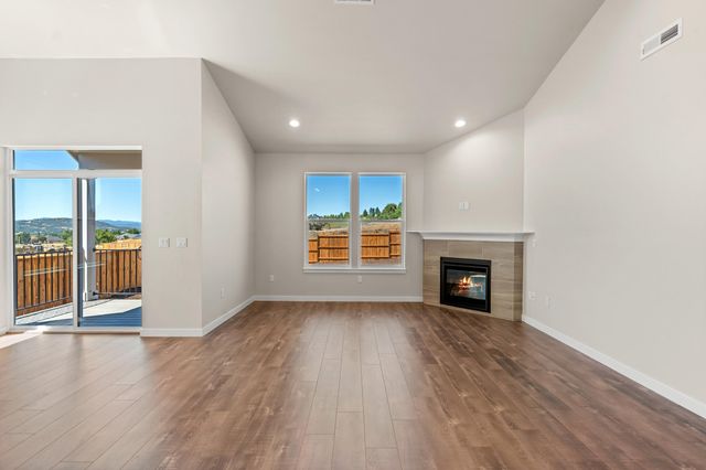 1152 Pumpkin 334, Eagle Point, OR 97524