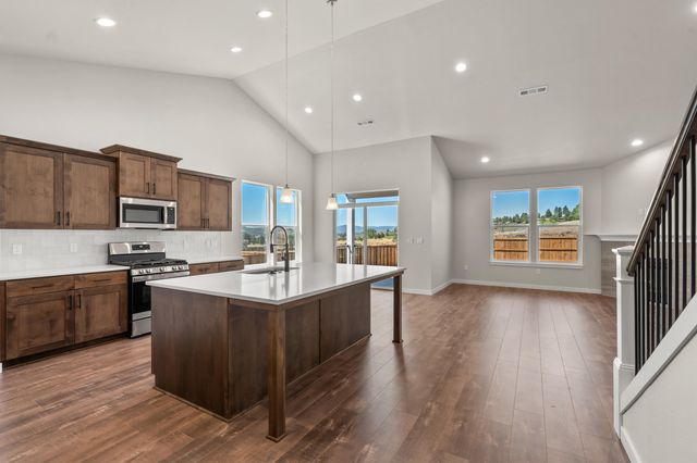 1152 Pumpkin 334, Eagle Point, OR 97524