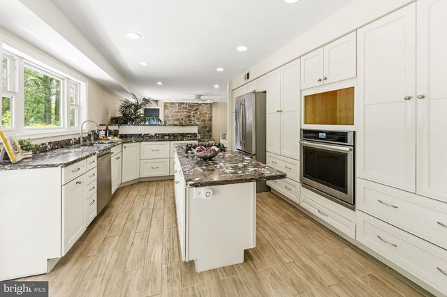8566 BRICKYARD RD, Potomac, MD 20854